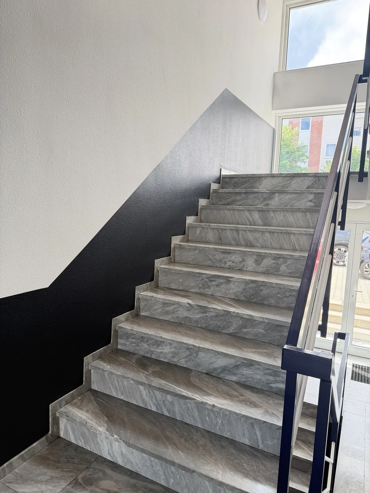 Treppenhausreinigung in Grevenbroich – saubere Eingangsbereiche und Treppen in Mehrfamilienhäusern